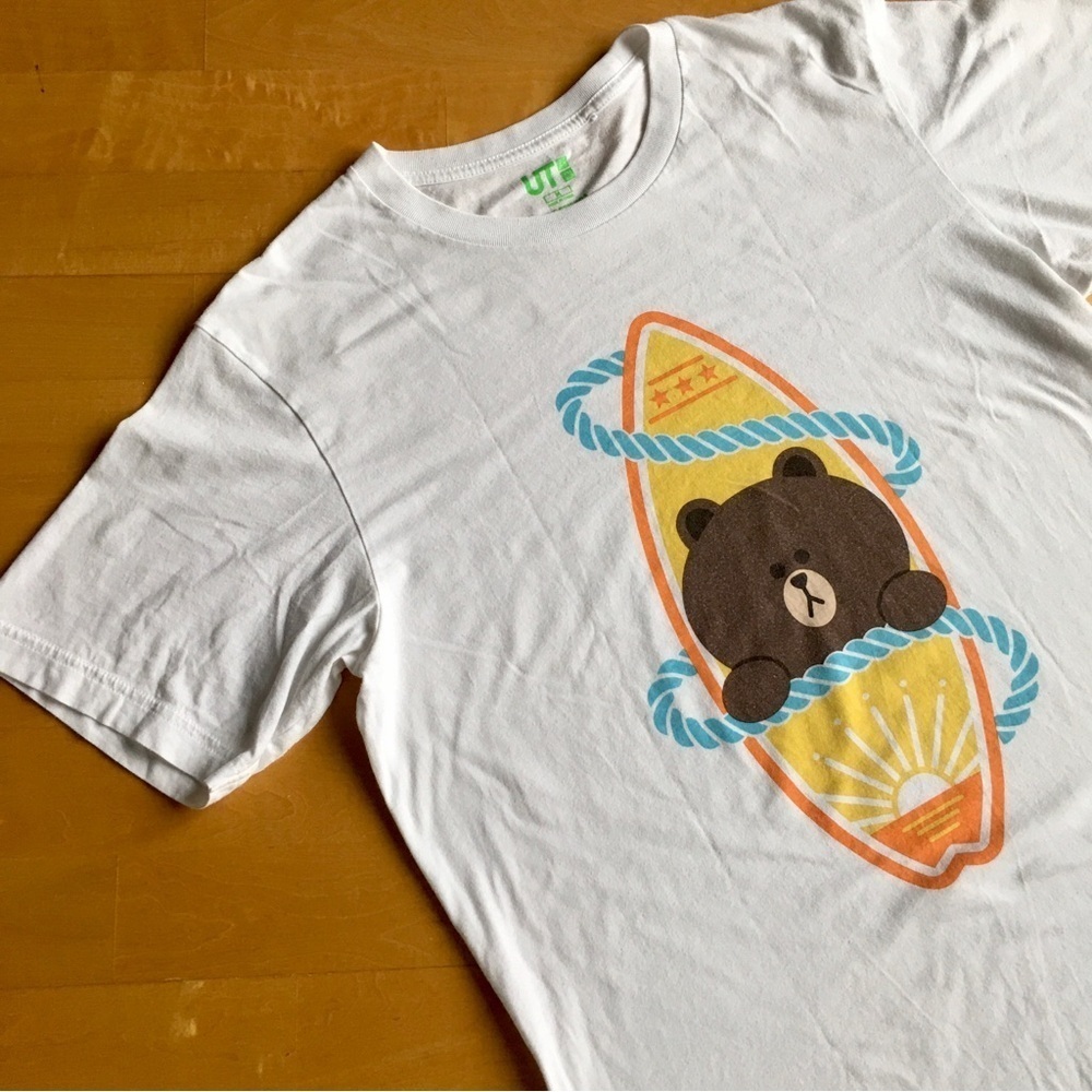 UT Uniqlo Surfer Bear Graphic Tee, White, Brown, Yellow, Orange, Blue, Size M